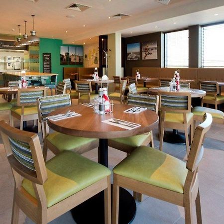 Premier Inn Holyhead Ngoại thất bức ảnh