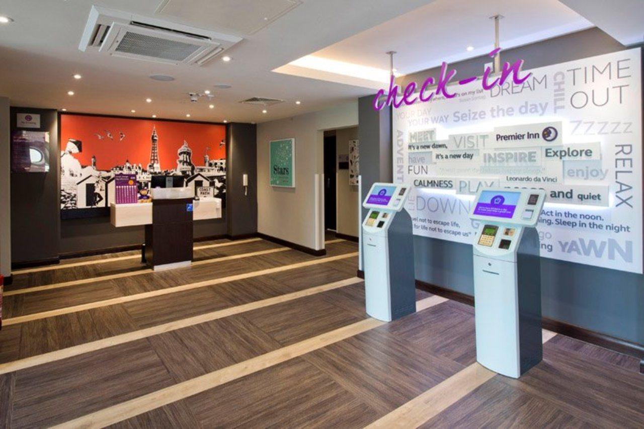 Premier Inn Holyhead Ngoại thất bức ảnh