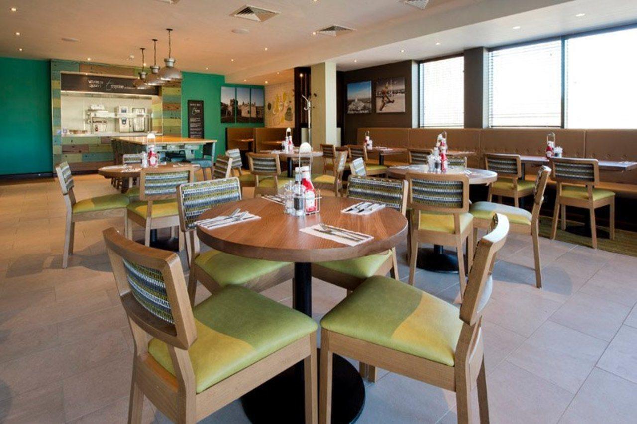 Premier Inn Holyhead Ngoại thất bức ảnh