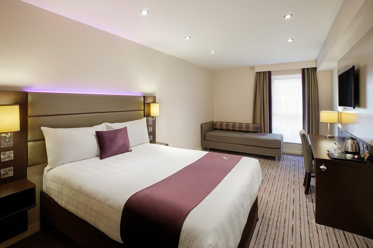 Premier Inn Holyhead Ngoại thất bức ảnh